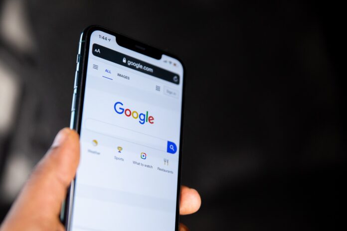 Cue explica como o Google é o buscador padrão dos iPhones e fala sobre privacidade