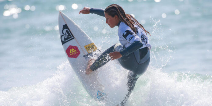 Francisca Veselko sagra-se campeã nacional de surf