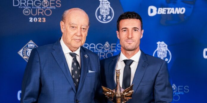 Pinto da Costa lamenta “noite má” na AG extraordinária do FC Porto