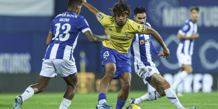 Estoril volta a vencer FC Porto e afasta Dragões da Taça da Liga. Canarinhos na final-four pela 1.ª vez