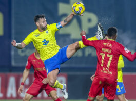 Arouca vence Gil Vicente com hat-trick de Rafa Mujica e deixa lugares de descida