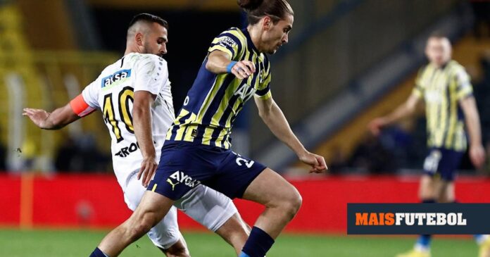 Turquia: Miguel Crespo titular no nulo entre Fenerbahçe e Galatasaray