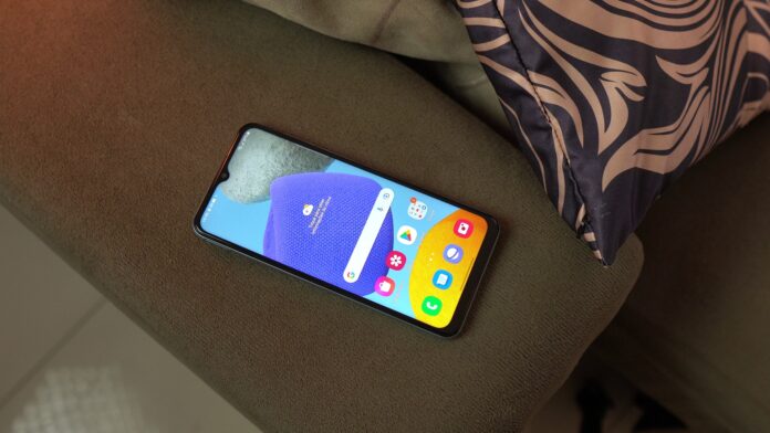 Samsung Galaxy M23 começa a receber atualização com One UI 6 e Android 14 no Brasil