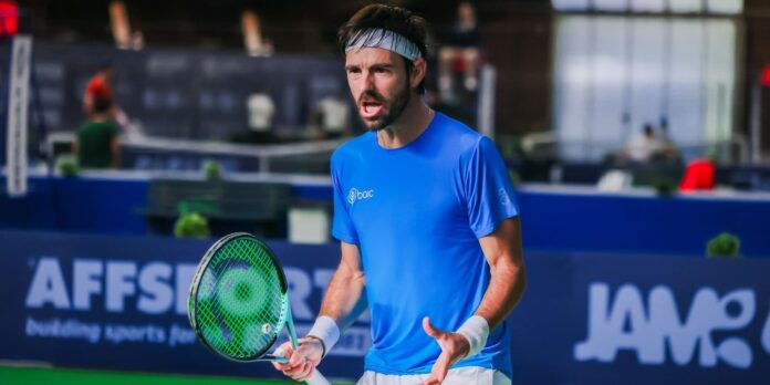 João Sousa e Gastão Elias seguem para os quartos de final do Oeiras Indoor Open II