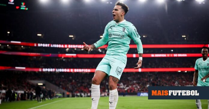 Liga: Zalazar eleito melhor médio do mês de janeiro