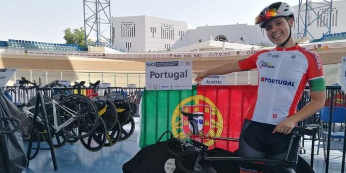 Beatriz Roxo nona na corrida de critério dos Mundiais universitários de ciclismo