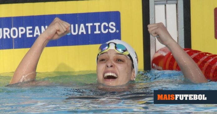 Natação: Camila Rebelo é campeã europeia nos 200 metros costas