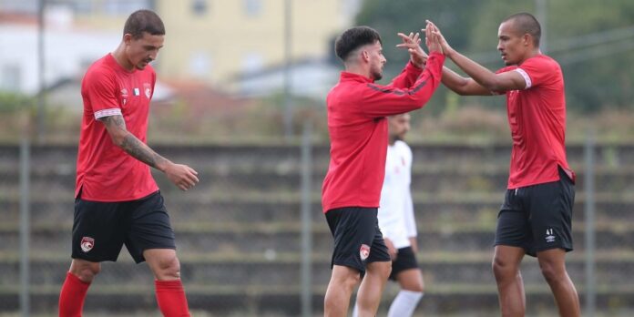 Santa Clara bate Penafiel em encontro particular de pré-época