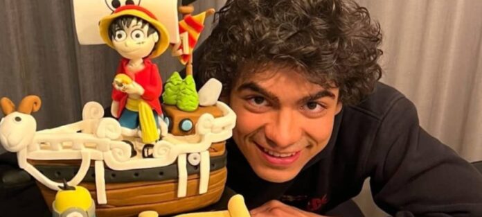 Iñaki Godoy comemora aniversário com estilo com turma de One Piece