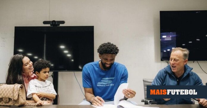 Joel Embiid assina contrato de 270 milhões de euros com os Sixers