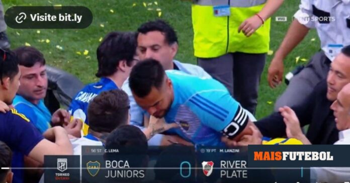 VÍDEO: Romero «pega-se» com os próprios adeptos após o Boca-River