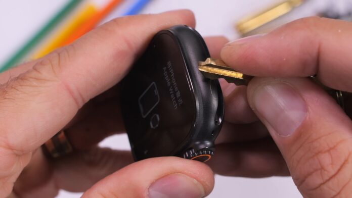 Apple Watch Ultra 2 sobrevive a teste de riscos e mostra boa resistência