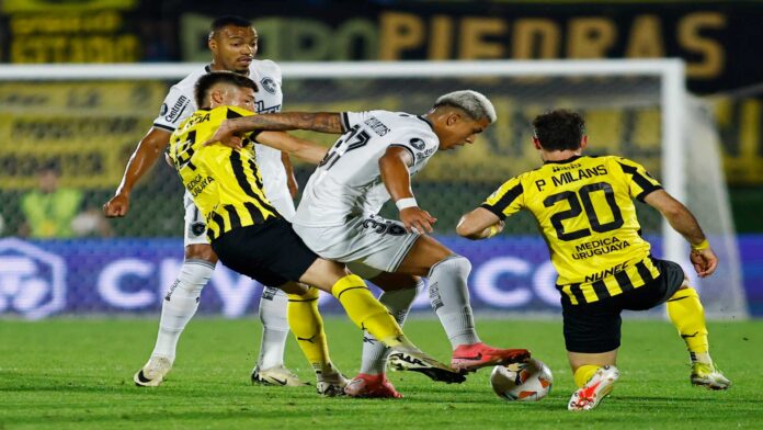 Botafogo perde para o Peñarol, mas avança à final da Libertadores