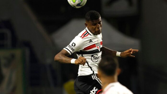 SPFC busca grana e oferece zagueiro e atacante ao Cruzeiro