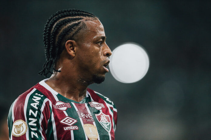 Fluminense encaminha renovação com Keno; veja detalhes