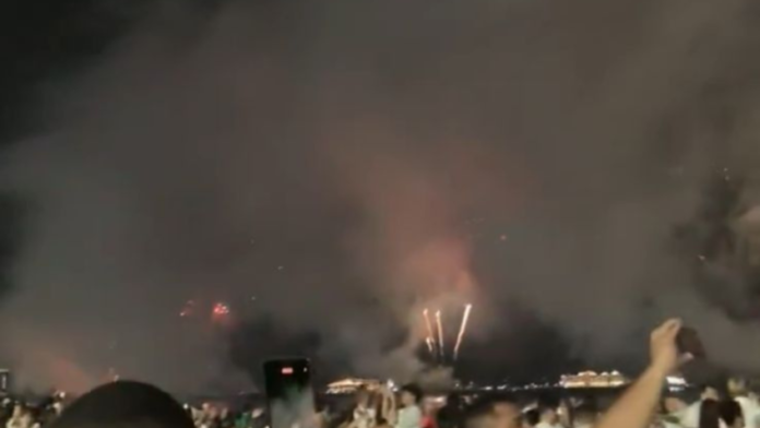 Queima de fogos em Copacabana vira meme: “Só fumaça”