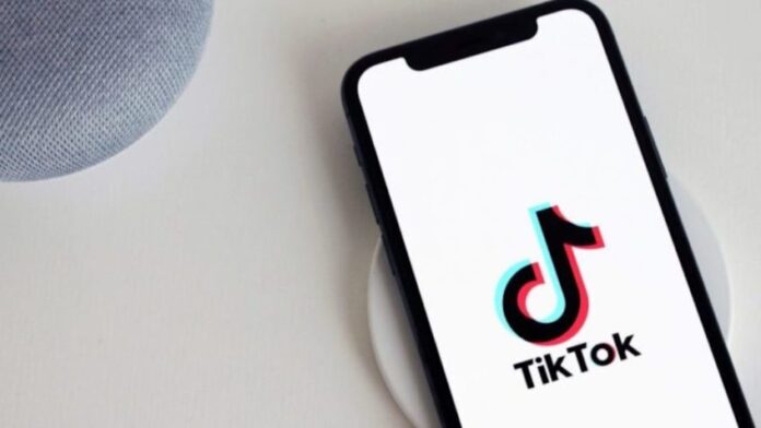 Albânia proíbe TikTok por 1 ano após assassinato de adolescente