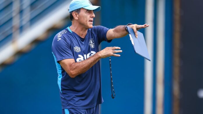 Grêmio segue apostando em Quinteros e vê Gre-Nal como ‘ponto de partida’