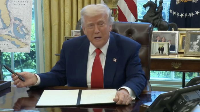 Trump assina decreto para combater práticas de monopólio