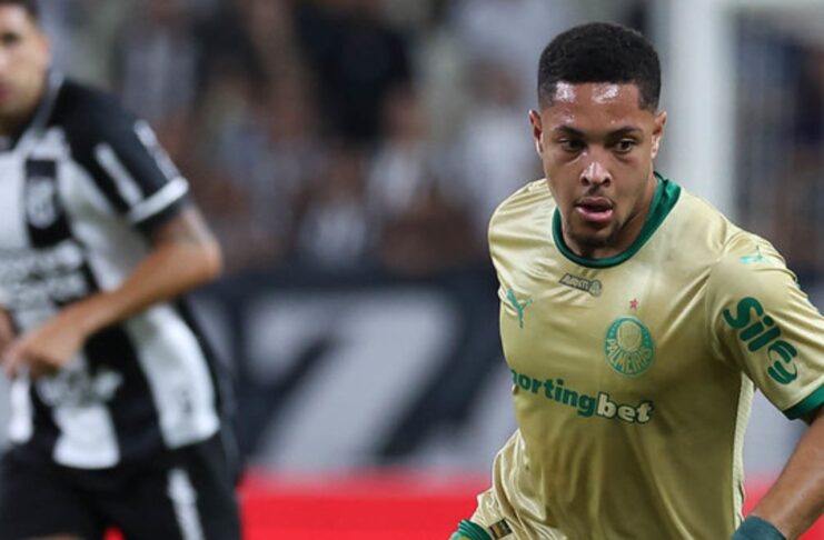 Vitor Roque busca primeiro gol e nova sequência como titular no Palmeiras